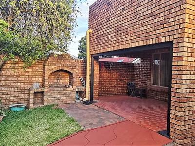 Apartment / Flat For Sale in Lyttelton Manor, Centurion