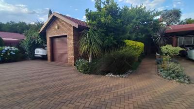 Townhouse For Sale in Clubview, Centurion