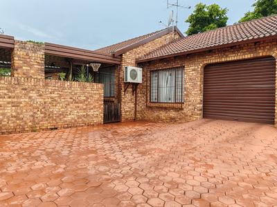 Townhouse For Sale in Eldoraigne, Centurion