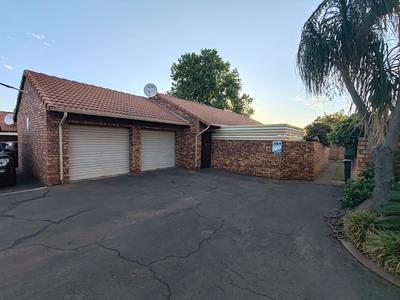 Townhouse For Sale in Wierda Park, Centurion