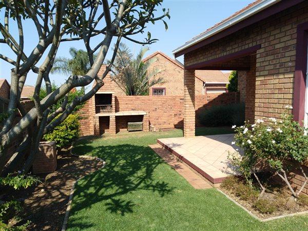 Simplex For Sale in Amberfield, Centurion