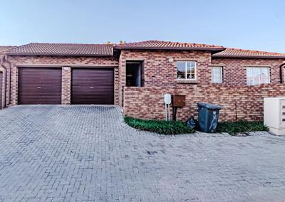 Townhouse For Sale in Rooihuiskraal North, Centurion