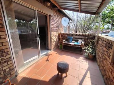Complex For Sale in Die Hoewes, Centurion